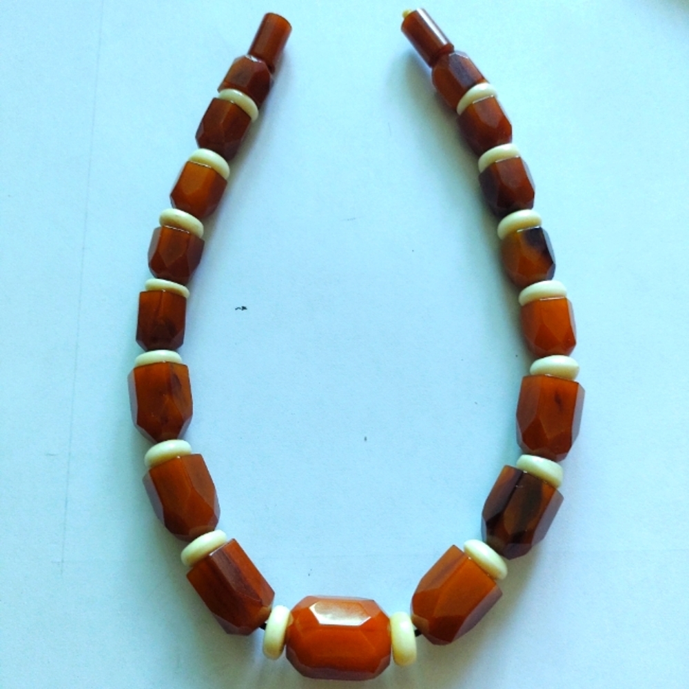 Bakelite collar necklace